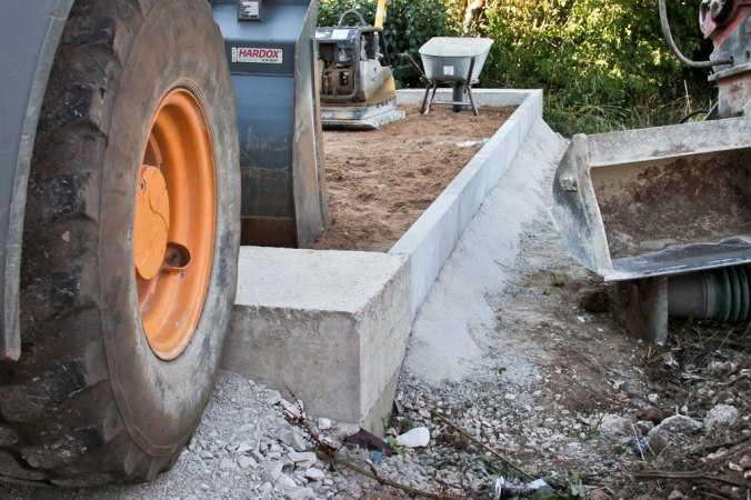 garage-fundament-bagger-2