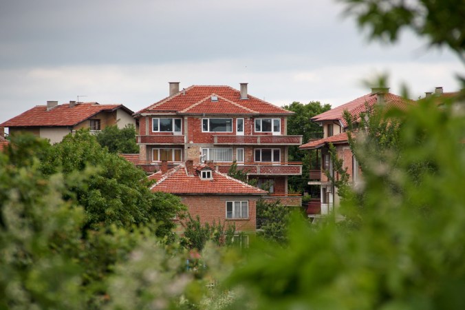 Grün und viele Hotels in Obzor, Bulgarien