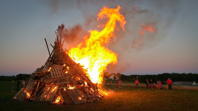 ...bis endlich das Feuer brennt!