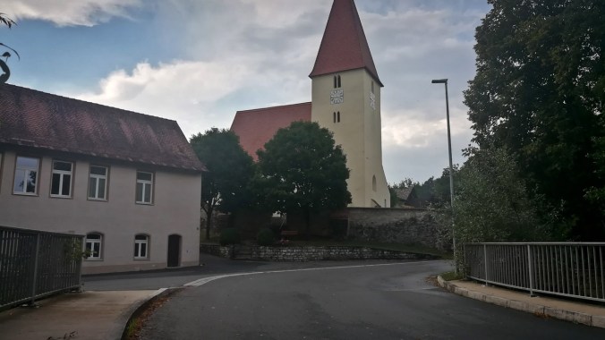 Die Kirche im Nachbardorf nach dem Gewitter...