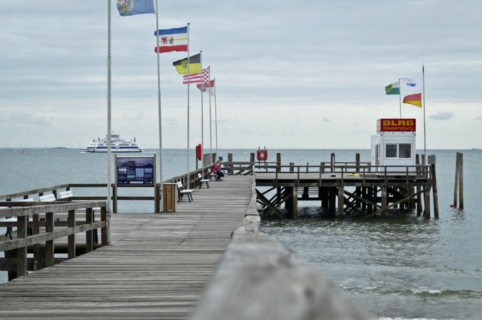 An den Flaggen kann man erkennen, dass an der Nordsee immer Wind geht...