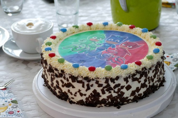 ...und die ebenso leckere PJ-Masks-Schokotorte