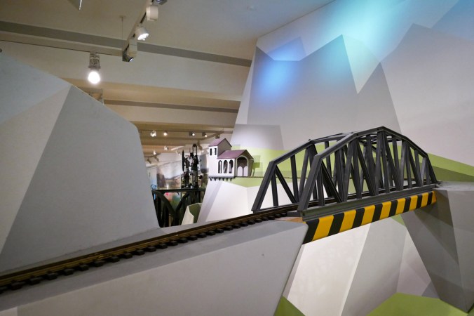 Weiterhin gibt es kleine Modellbahnen und große 1:1-Modelle zu erkunden