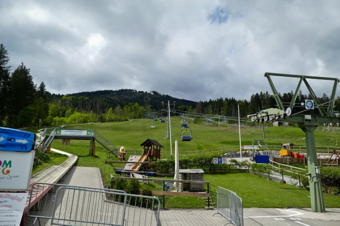 Am Blomberg angekommen, waren wir noch guter Dinge (eine Rodelbahn!)