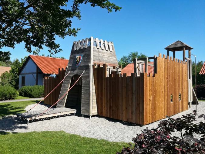 Dieser Spielplatz befand sich, sehr zur Freude der Kinder, direkt vor der Zimmertür