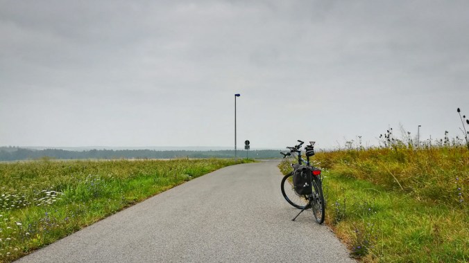 Grau in grau dank Nebel auf dem Hinweg