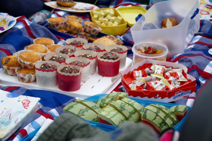 Endlich Picknick für die ausgehungerten MinigolferInnen