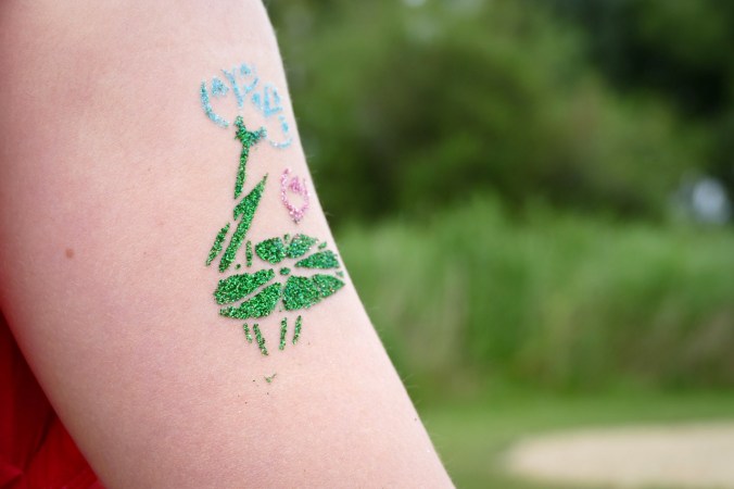 Das Gestalten von Glitzer-Tattoos war ein großes Highlight