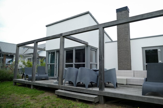 Die Terrasse hinter unserem Ferienhaus