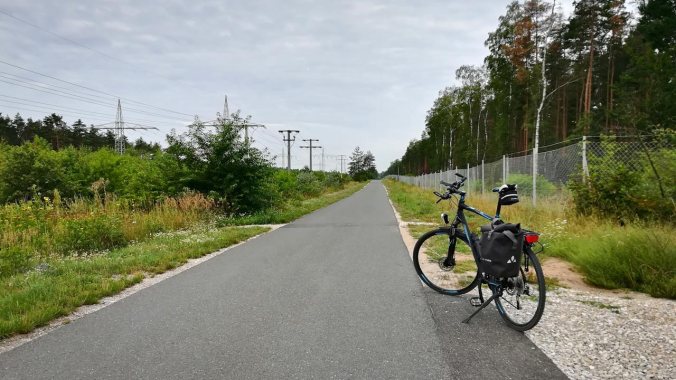 Vermutlich mein Lieblingsabschnitt: immer gerade aus und fernab der Straße
