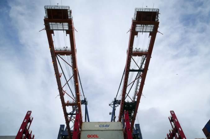 Erst wenn man nahe daran vorbeifährt, wird einem die Größe bewusst