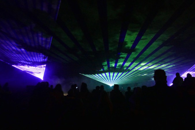 Nebel, Laserlicht und Musik verbreiten eine ganz besondere Atmosphäre
