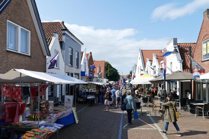 Markt- und Verkaufstrubel in Ouddorp