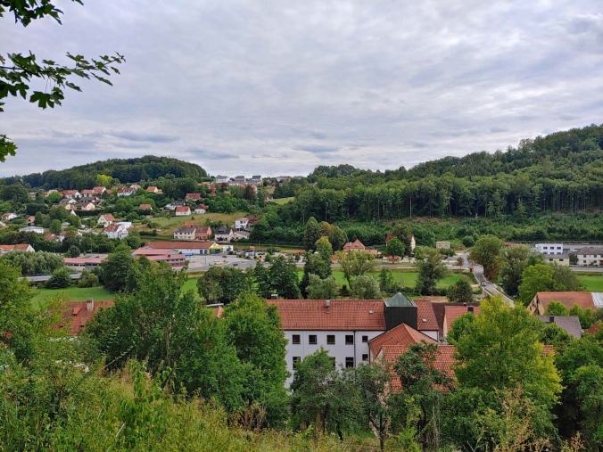Als Finale der Blick von der Klosterburg Kastl auf den Startpunkt unserer Wanderung