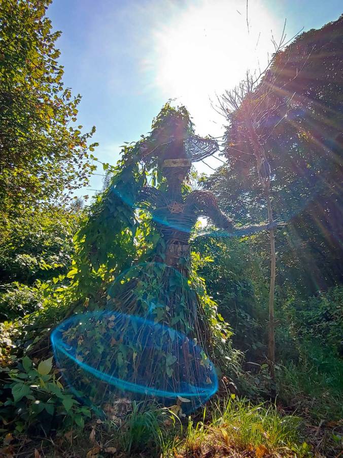 Mythische Gestalten am Wegesrand