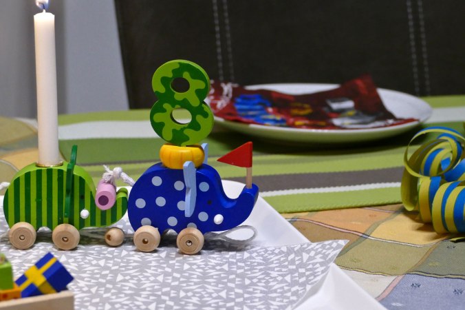 Der obligatorische Geburtstagselefant zeigt das Jahr an