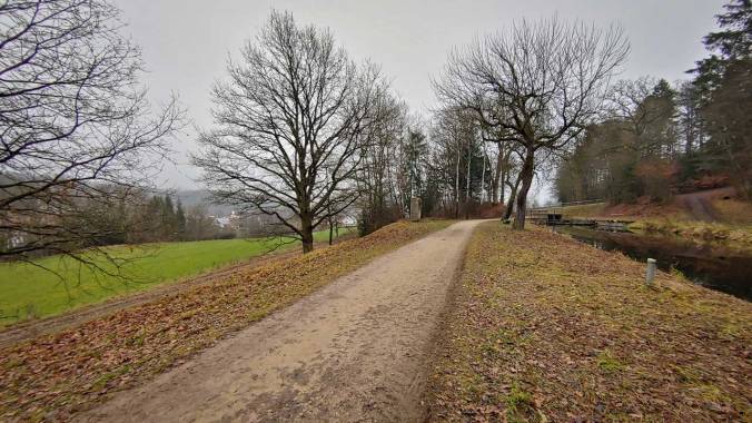 Trostlos und anstrengend, der Weg hoch zum Alten Kanal