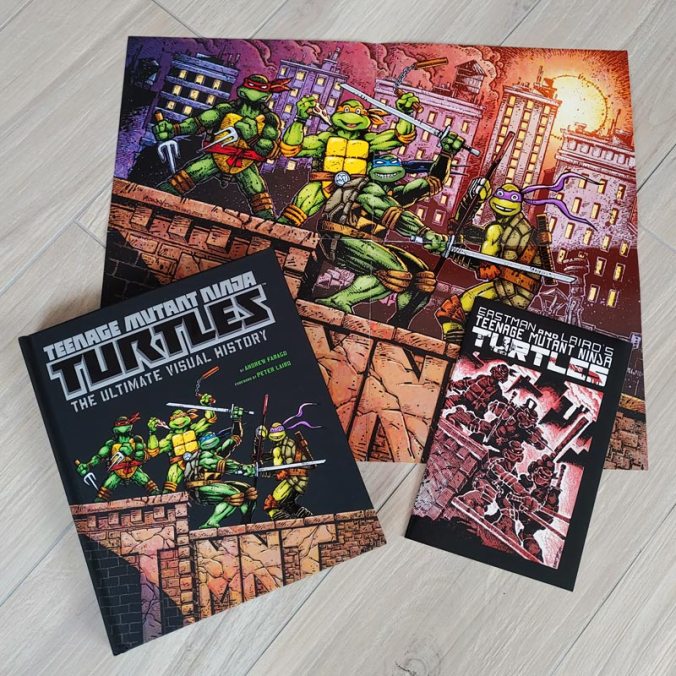 Das famos gestaltete Buch mit dem ersten TMNT-Comic und einem Poster als Bonus | © Insight Editions