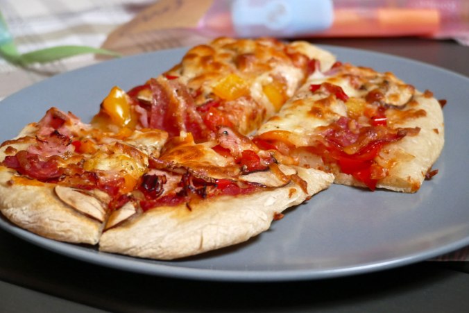 Leckere Pizza zum Abendessen