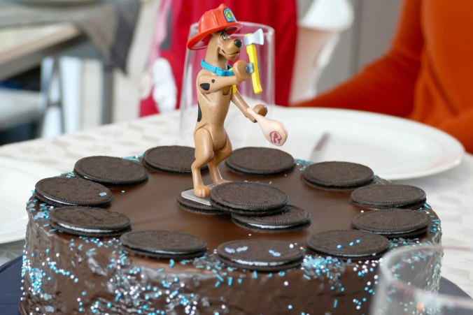 Scooby-Doo wacht über den leckeren Kuchen
