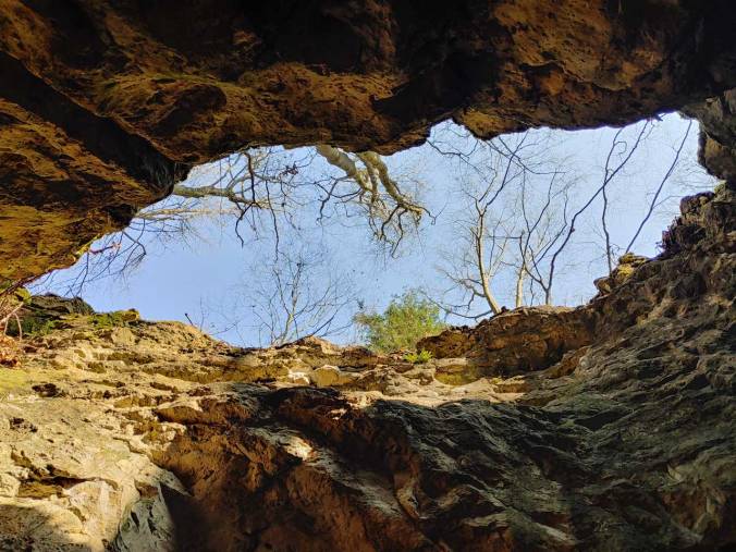 Blick aus der Raumhöhle nach oben