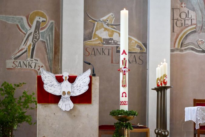 Kirche und Altar waren entsprechend geschmückt