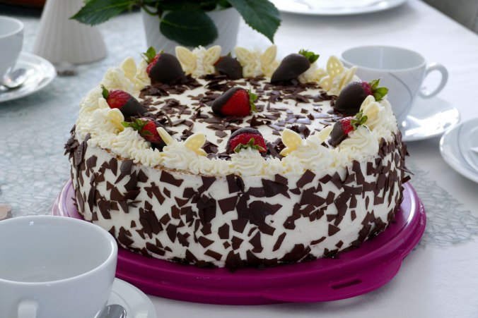 Eine leckere Erdbeertorte durfte auch nicht fehlen