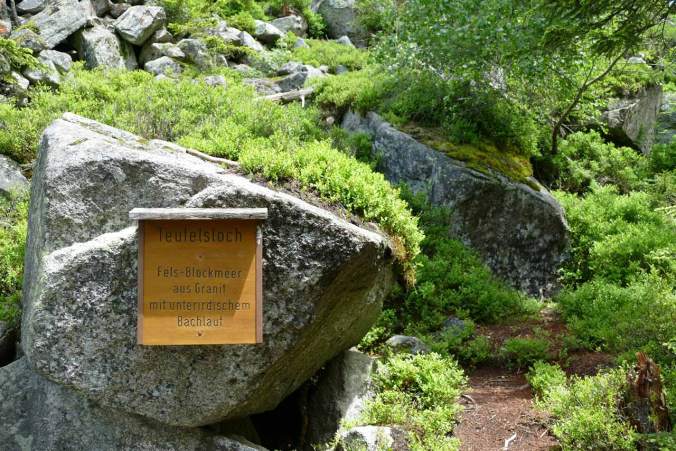 Das Teufelsloch auf dem Weg zum Gipfel des Lusen