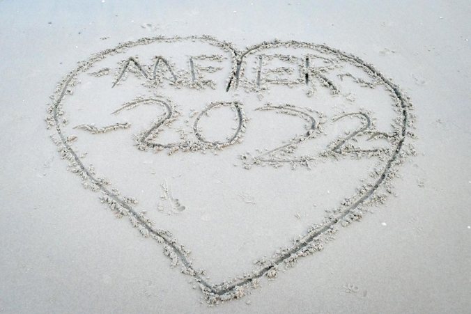 Text im Sand: Meer 2022
