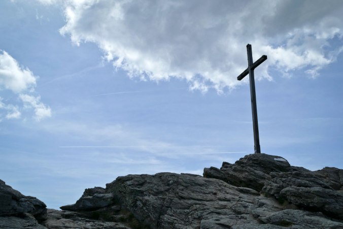 Das Gipfelkreuz auf dem Großen Arber (war nicht einfach, es ohne Menschen zu erwischen)