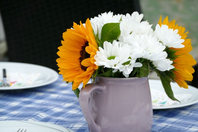 Blumenschmuck auf den Tischen