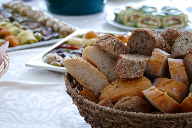 Ausreichend Brot und Baguette