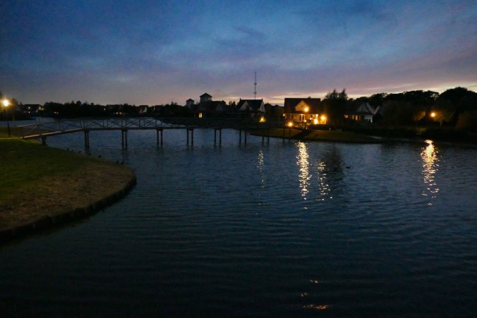 Das schön beleuchtete Feriendorf