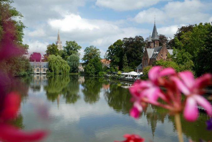 Ein Blick auf das Minnewater in Brügge