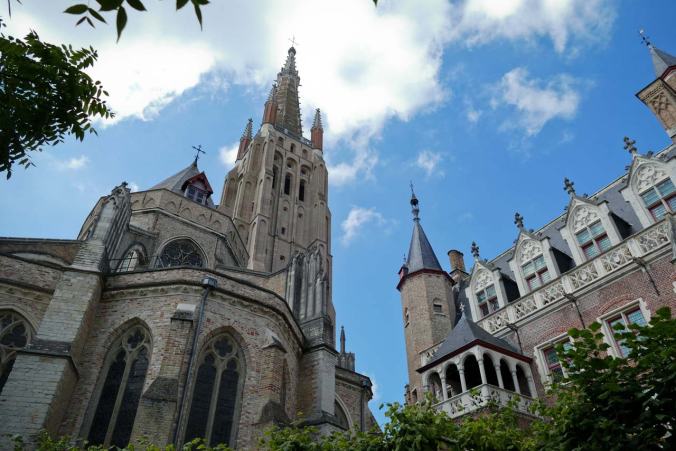 Im idyllischen Garten der Liebfrauenkirche