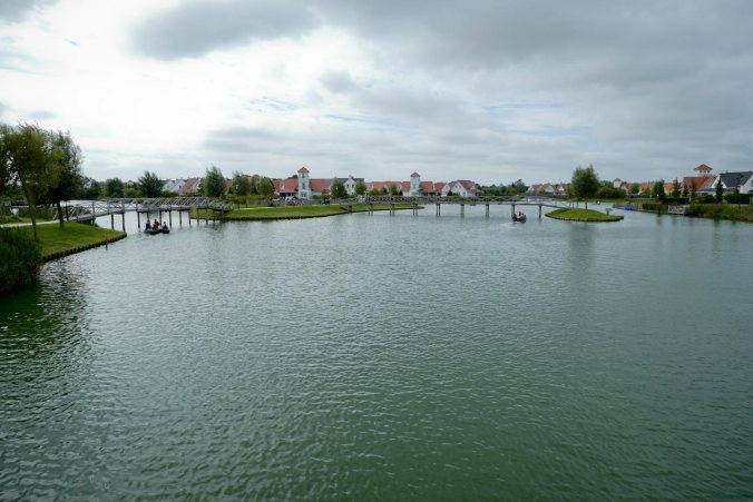 Das große Gewässer mit seinen vielen, kleinen Brücken