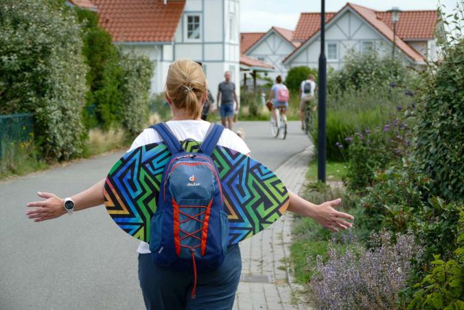 Frau bullion hatte die zweifelhafte Ehre, das Skimboard zu tragen