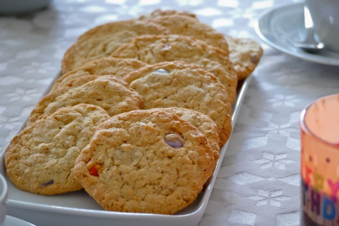 Das Zappelinchen hat Smarties-Cookies gezaubert