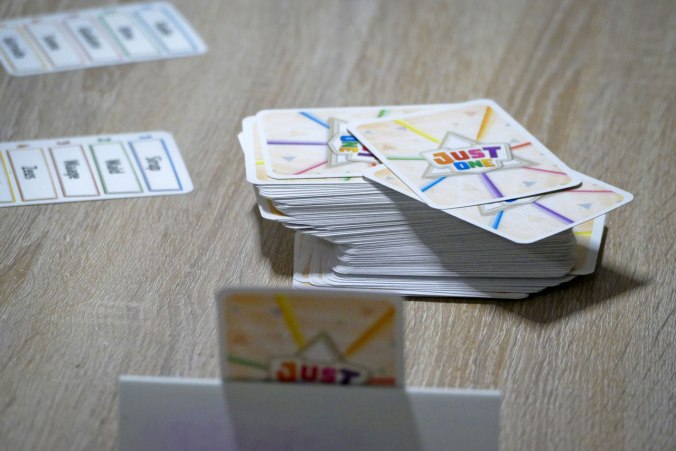 Die Kinder haben mit der Patentante des Zwergofanten "Just One" gespielt
