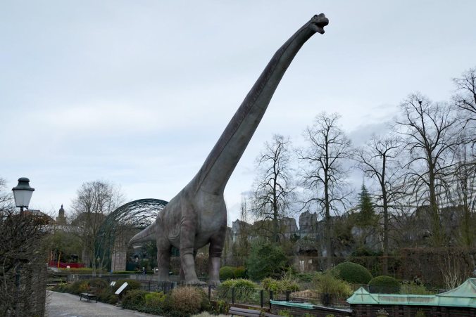 Eine große Dinosaurierskulptur hat der Zoo auch zu bieten