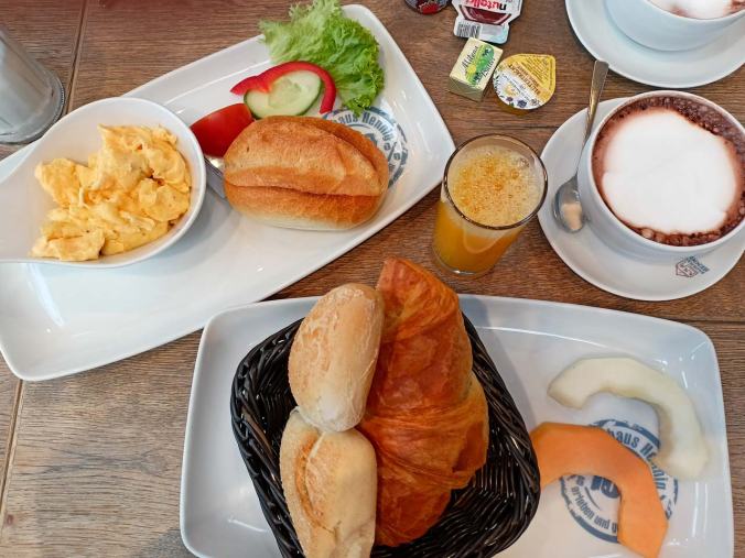 Zur Stärkung gab es erst einmal ein leckeres Frühstück