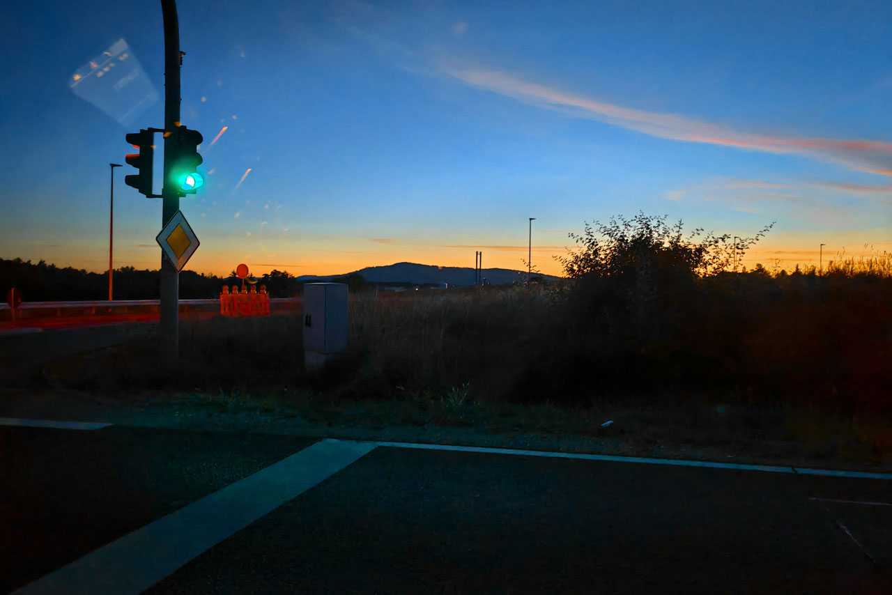 Die Morgendämmerung hat uns auf den ersten Kilometern begleitet