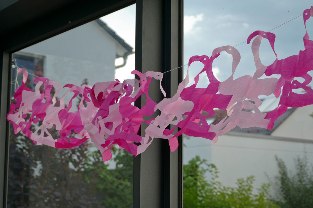 Auch der Garten war, trotz wechselhaften Wetters, geschmückt