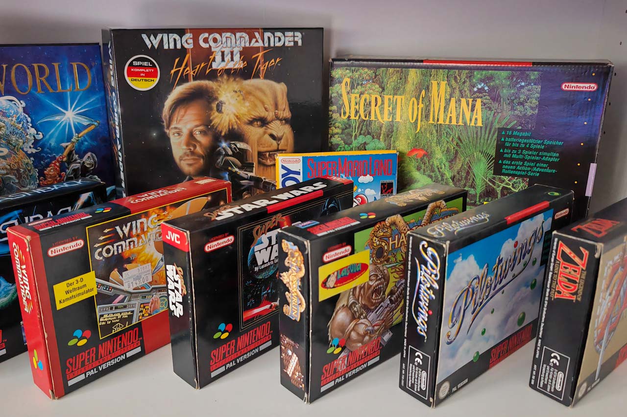 Die verbleibenden PC- und Videospiele meiner Jugend in der Vitrine