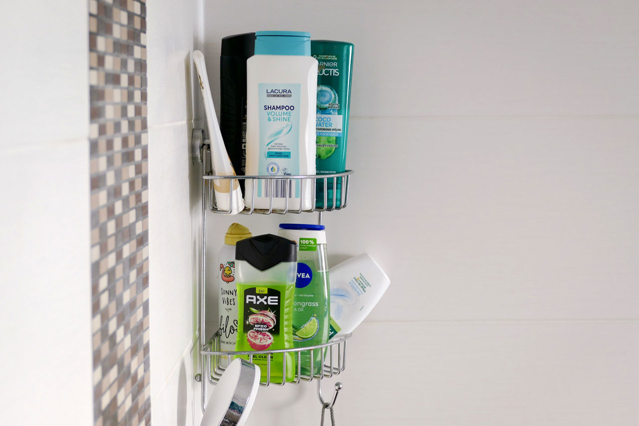 Shampoo und Duschgel in unserer großen Dusche im Badezimmer