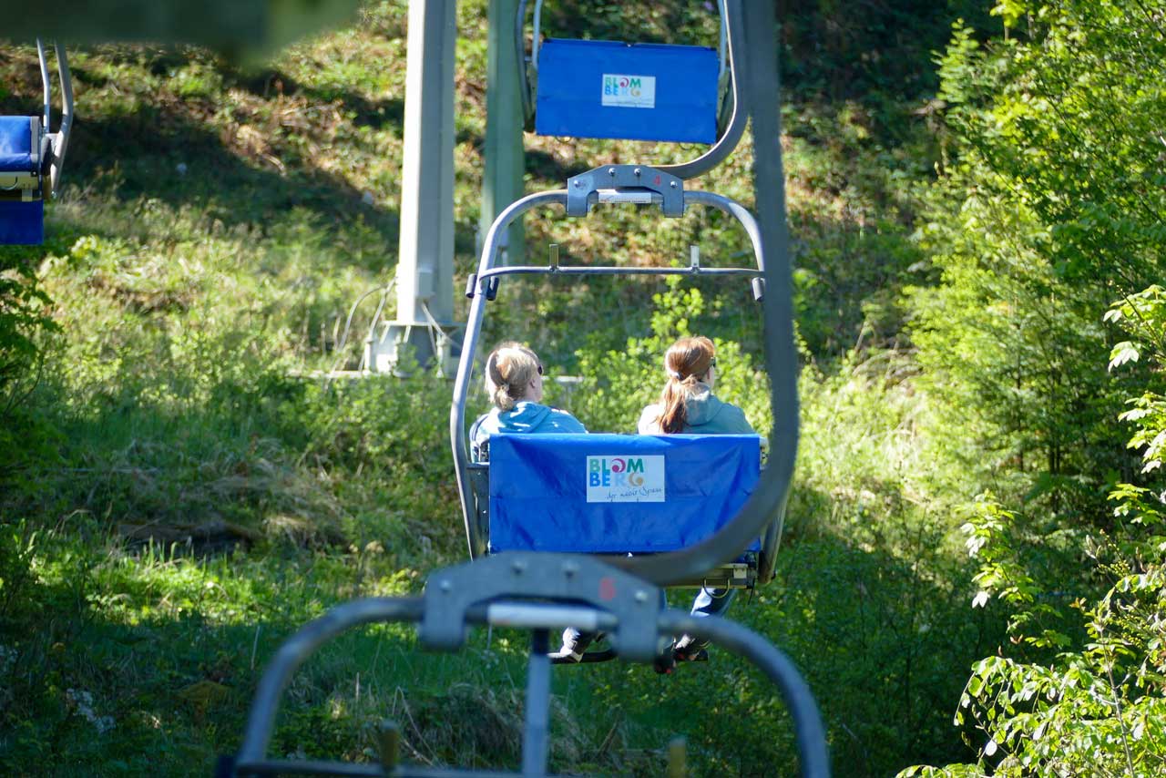 Frau bullion und das Zappelinchen auf dem Weg zum Gipfel