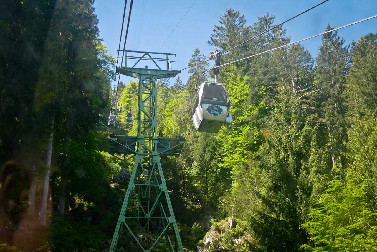 Mit Gondeln für vier Personen ging es hoch hinauf