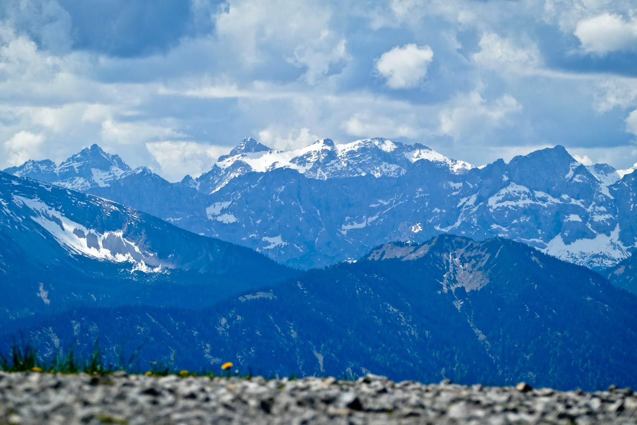 Schneebedeckte Berge lockten in der Ferne