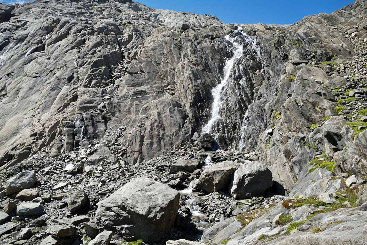Einer der Abflüsse vom Gletscher