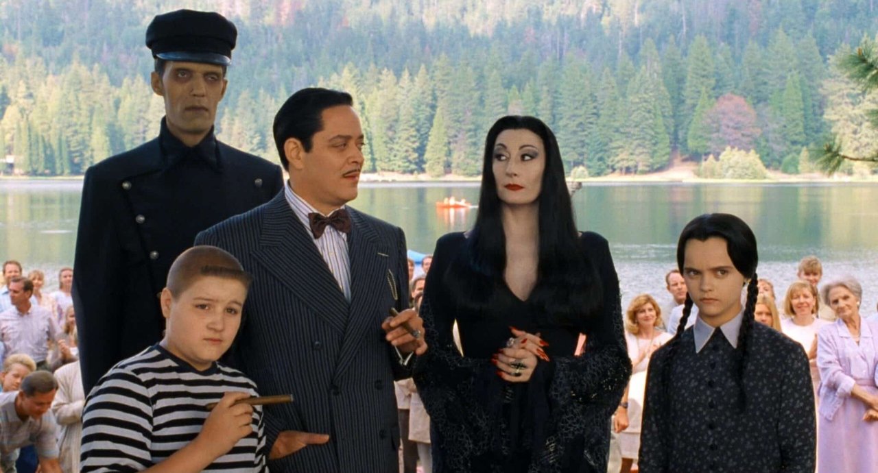 Die Addams Family in verrückter Tradition (1993) | © Paramount Pictures (Universal Pictures)
